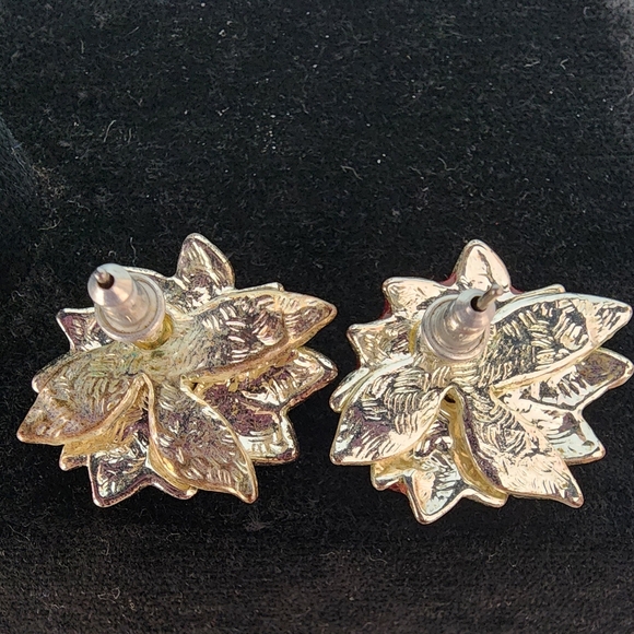 Floral Red and Green Earrings - Picture 2 of 2